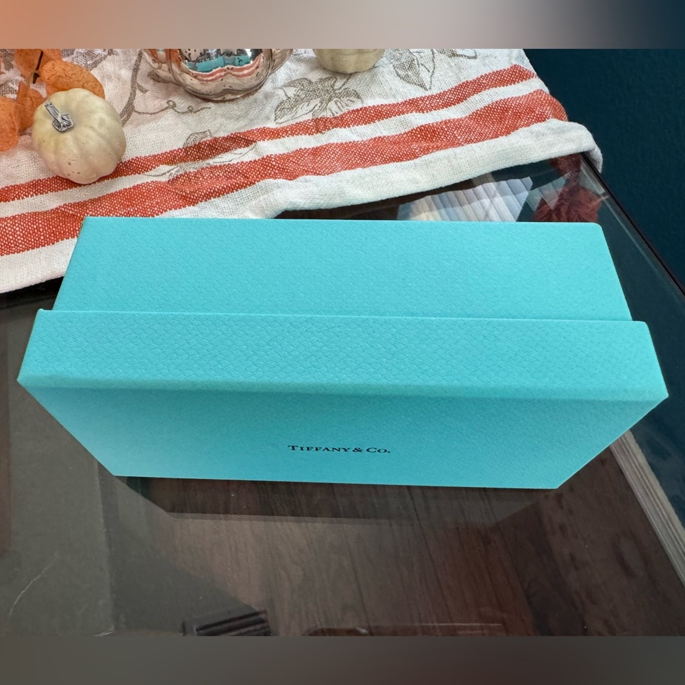 Box - Picture 2 of 2